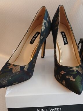 Nine West Green and Gold Metallic Camouflage Pointed Toe Pumps